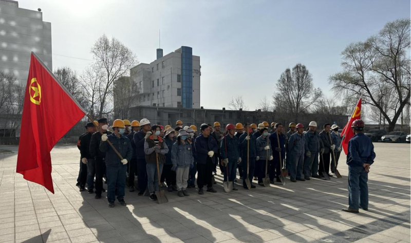 物產工投公司基層黨支部和公司團支部聯(lián)合開展“共筑家園 正植有你”主題黨日、團日活動